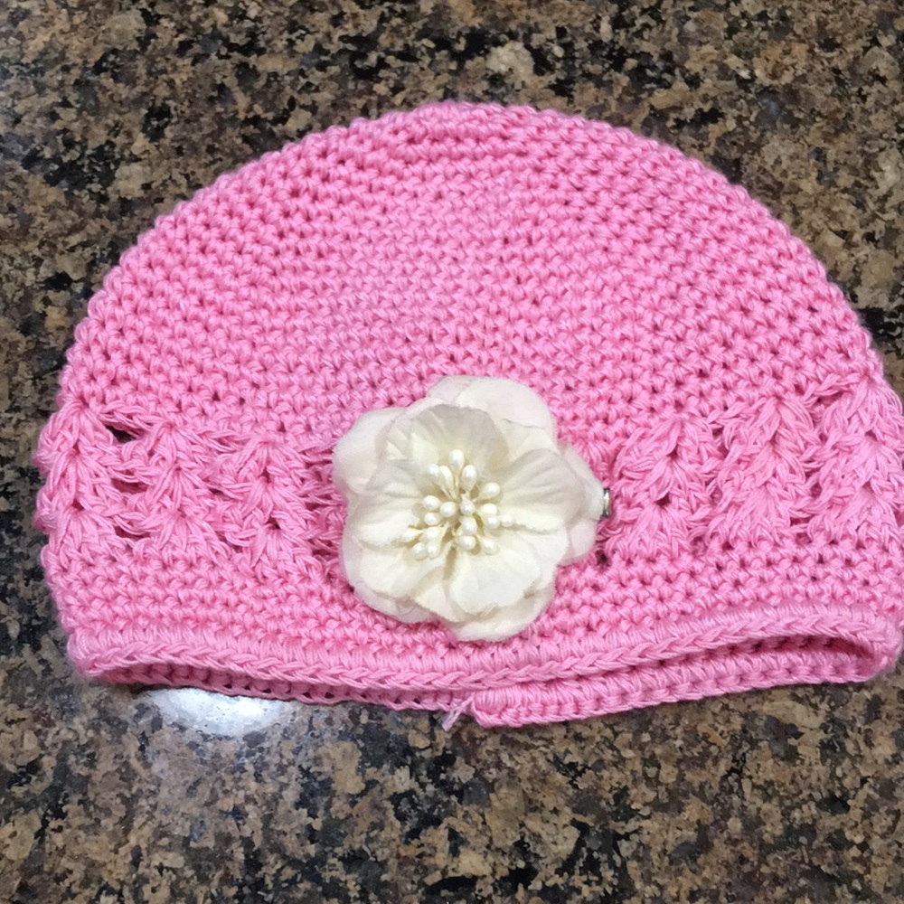 crocheted baby hat w/ removable flower
